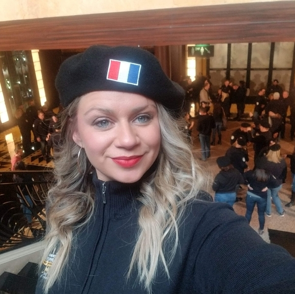 Meet your Posher, Kristin - Picture 2 of 8